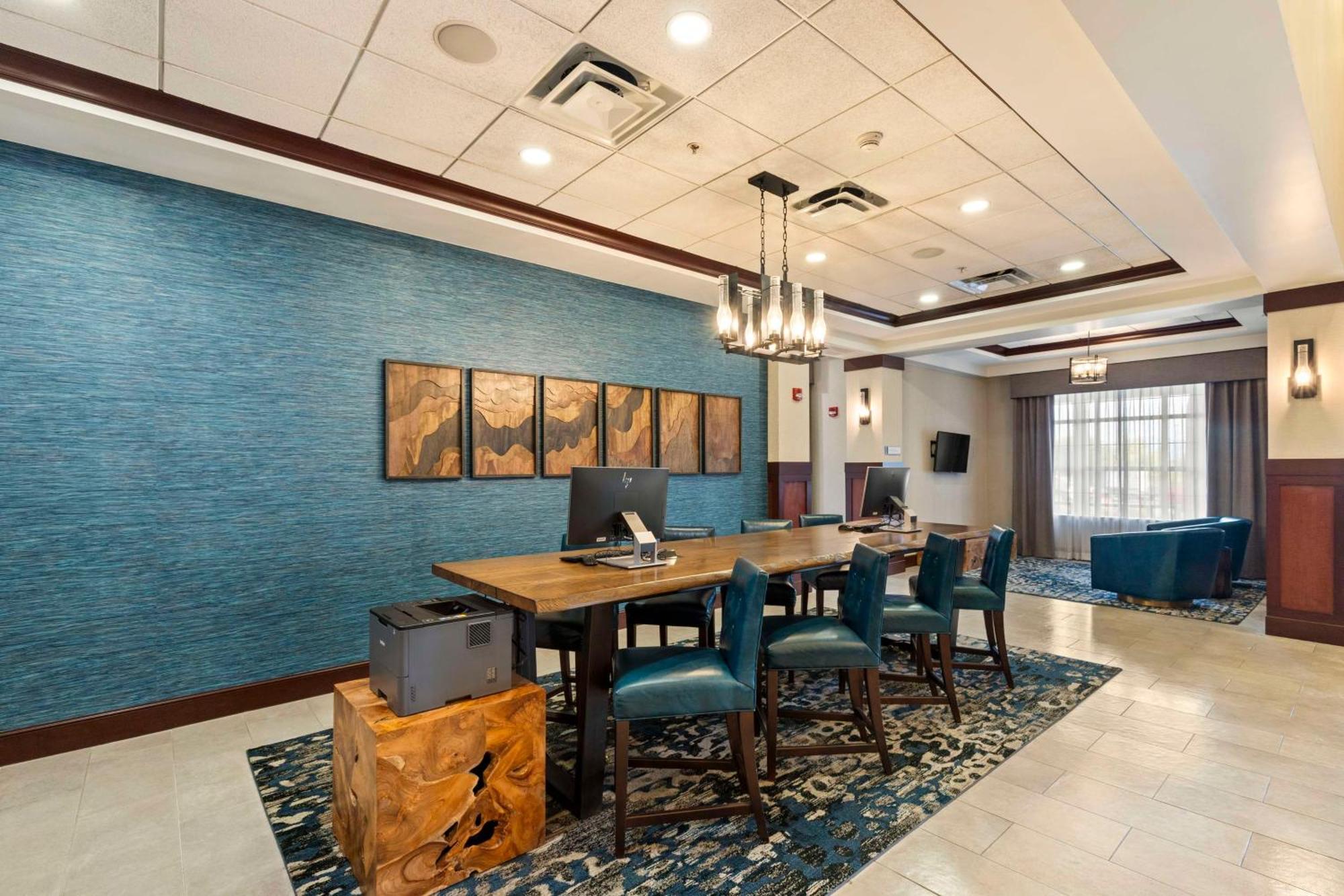 Doubletree By Hilton Front Royal Blue Ridge Shadows Hotel Exterior foto