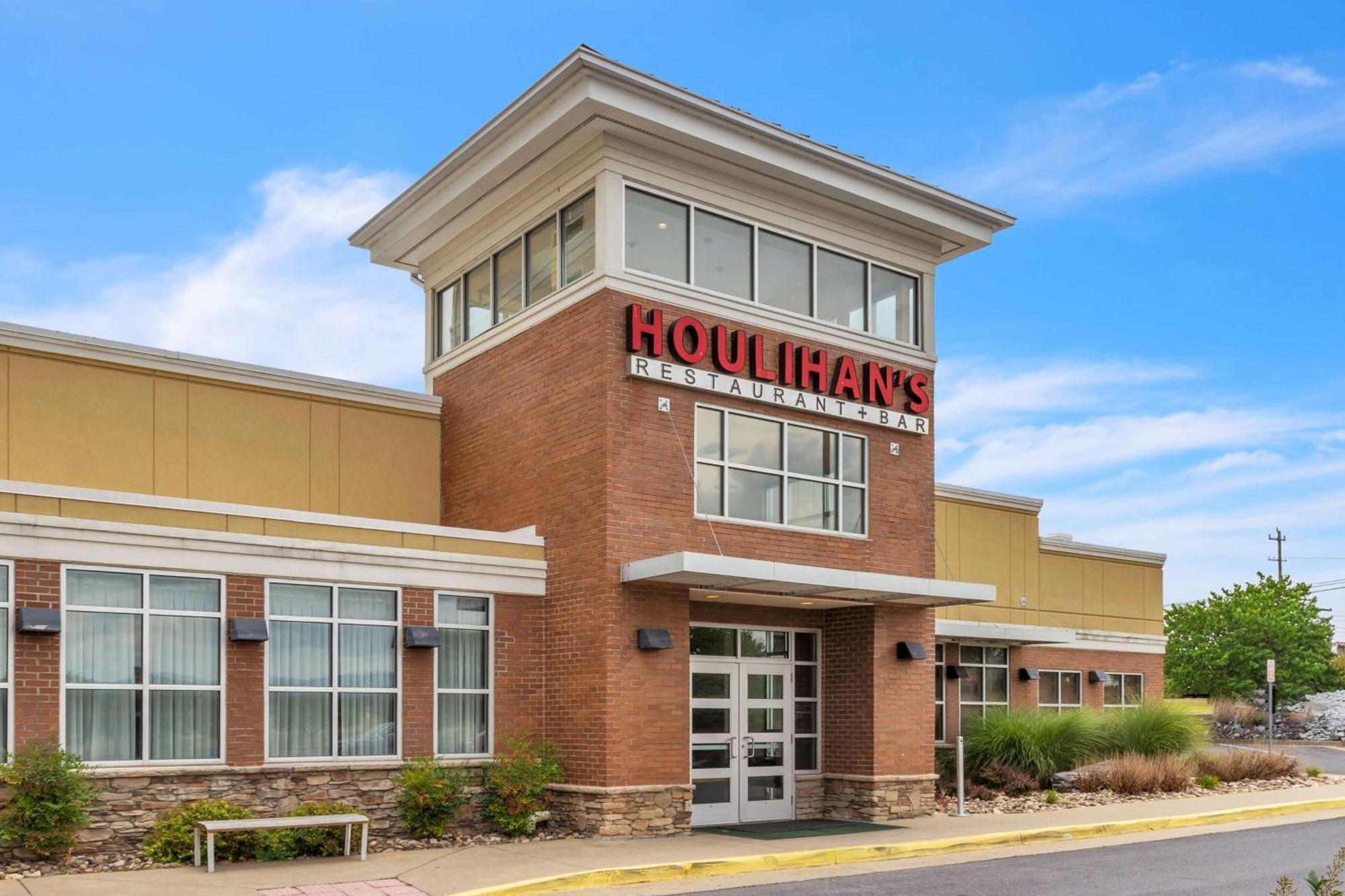 Doubletree By Hilton Front Royal Blue Ridge Shadows Hotel Exterior foto