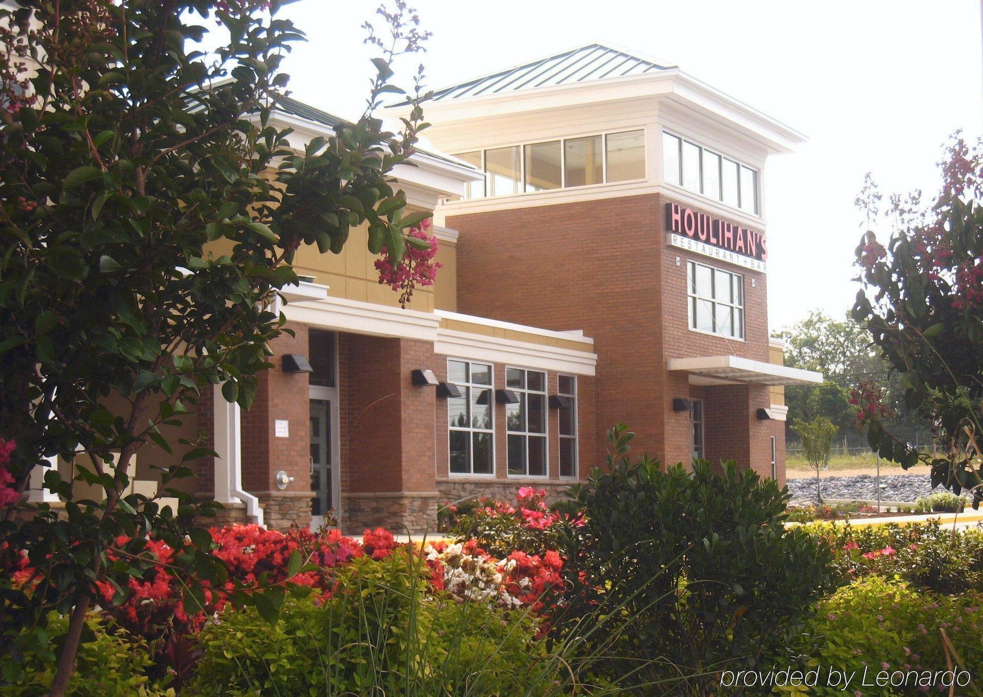 Doubletree By Hilton Front Royal Blue Ridge Shadows Hotel Exterior foto